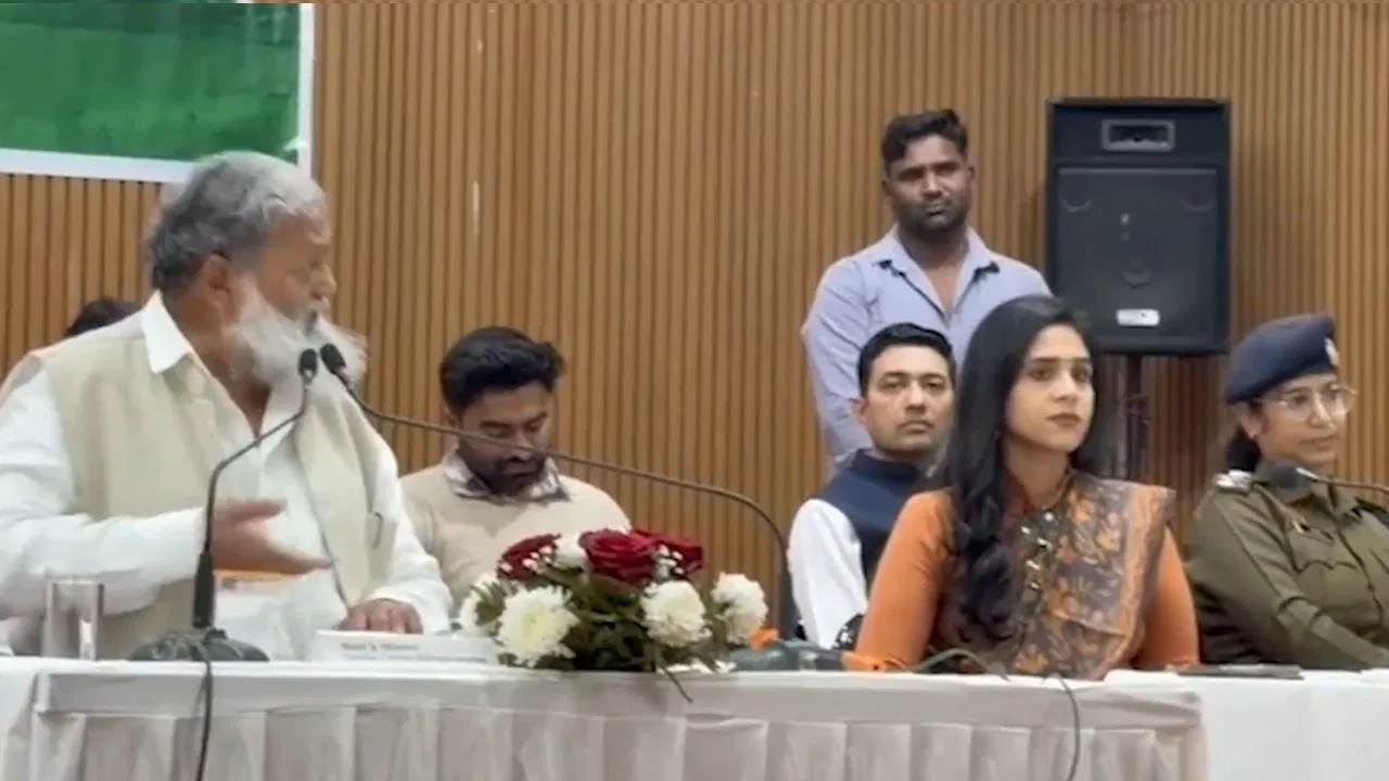 मैं कह रहा हूं उसको सस्पेंड करो… कैथल SP उपासना पर भड़के मंत्री अनिल विज मैं कह रहा हूं उसको सस्पेंड करो... कैथल SP उपासना पर भड़के मंत्री अनिल विज