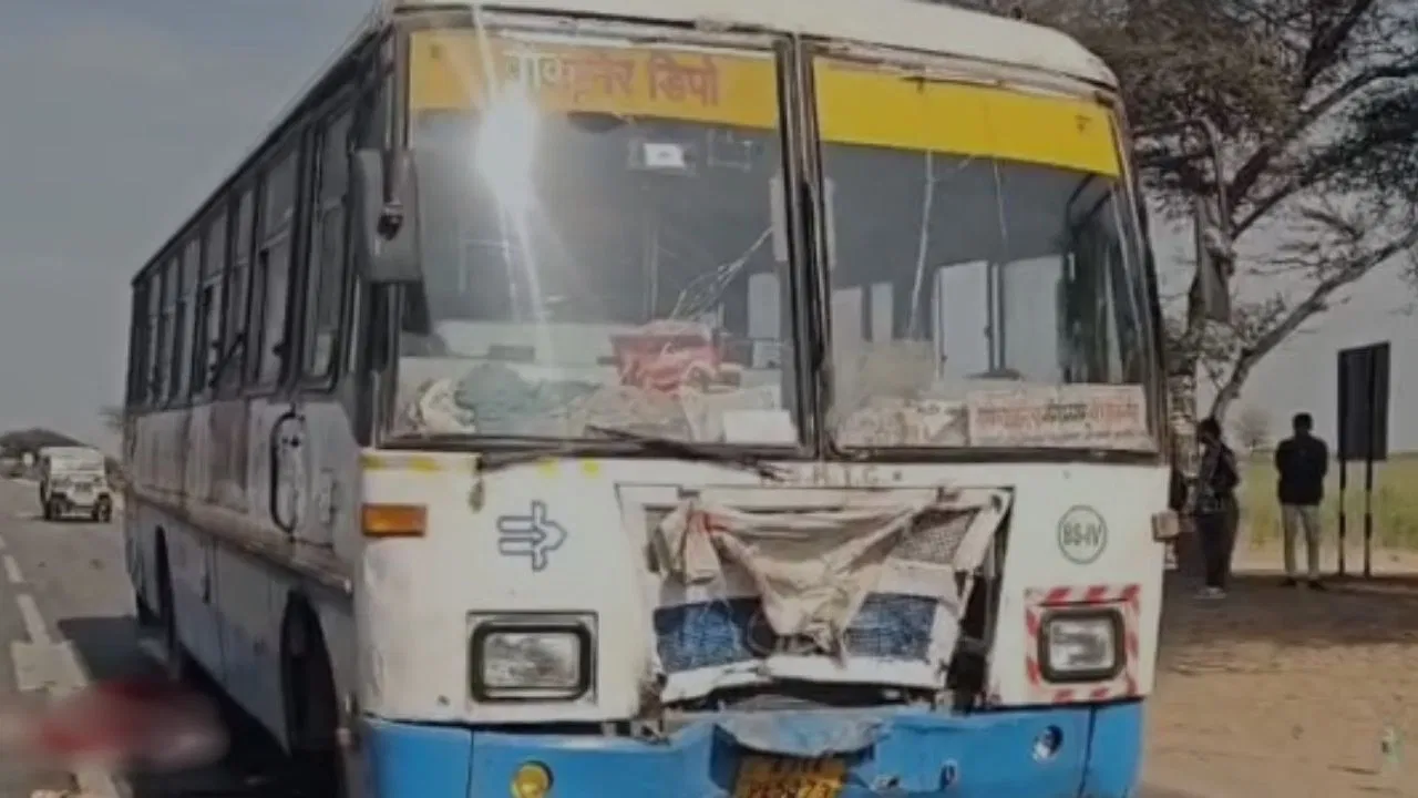राजस्थान के रायसिंहनगर में भीषण सड़क हादसा… 3 महिलाओं को रोजवेज बस ने मारी टक्कर, मौत राजस्थान के रायसिंहनगर में भीषण सड़क हादसा... 3 महिलाओं को रोजवेज बस ने मारी टक्कर, मौत