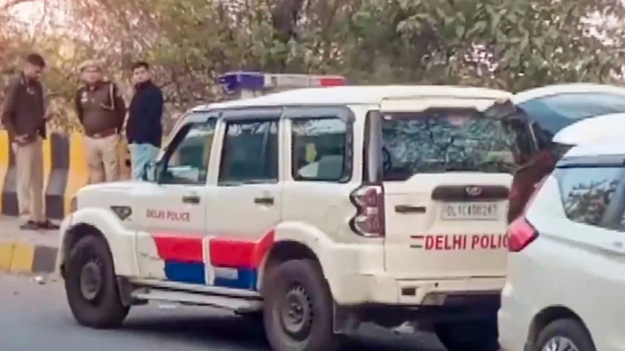 सुबह-सुबह एक्शन में दिल्ली पुलिस… 3 बदमाशों का हाफ एनकाउंटर; दबोचा गया असद गैंग का सरगना सुबह-सुबह एक्शन में दिल्ली पुलिस... 3 बदमाशों का हाफ एनकाउंटर; दबोचा गया असद गैंग का सरगना