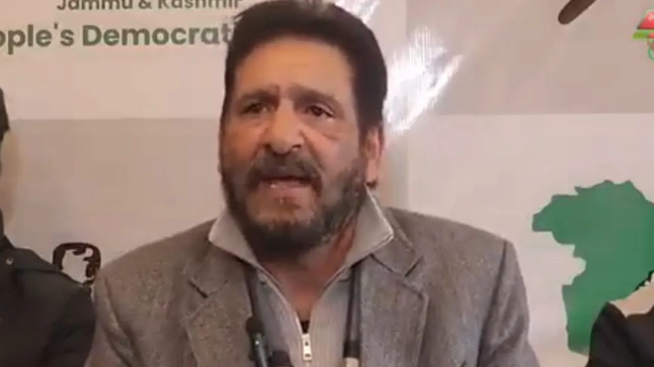 सेब और अखरोट पर मंडराया संकट… PDP ने भारत-US समझौते को क्यों बताया विनाशकारी? सेब और अखरोट पर मंडराया संकट... PDP ने भारत-US समझौते को क्यों बताया विनाशकारी?