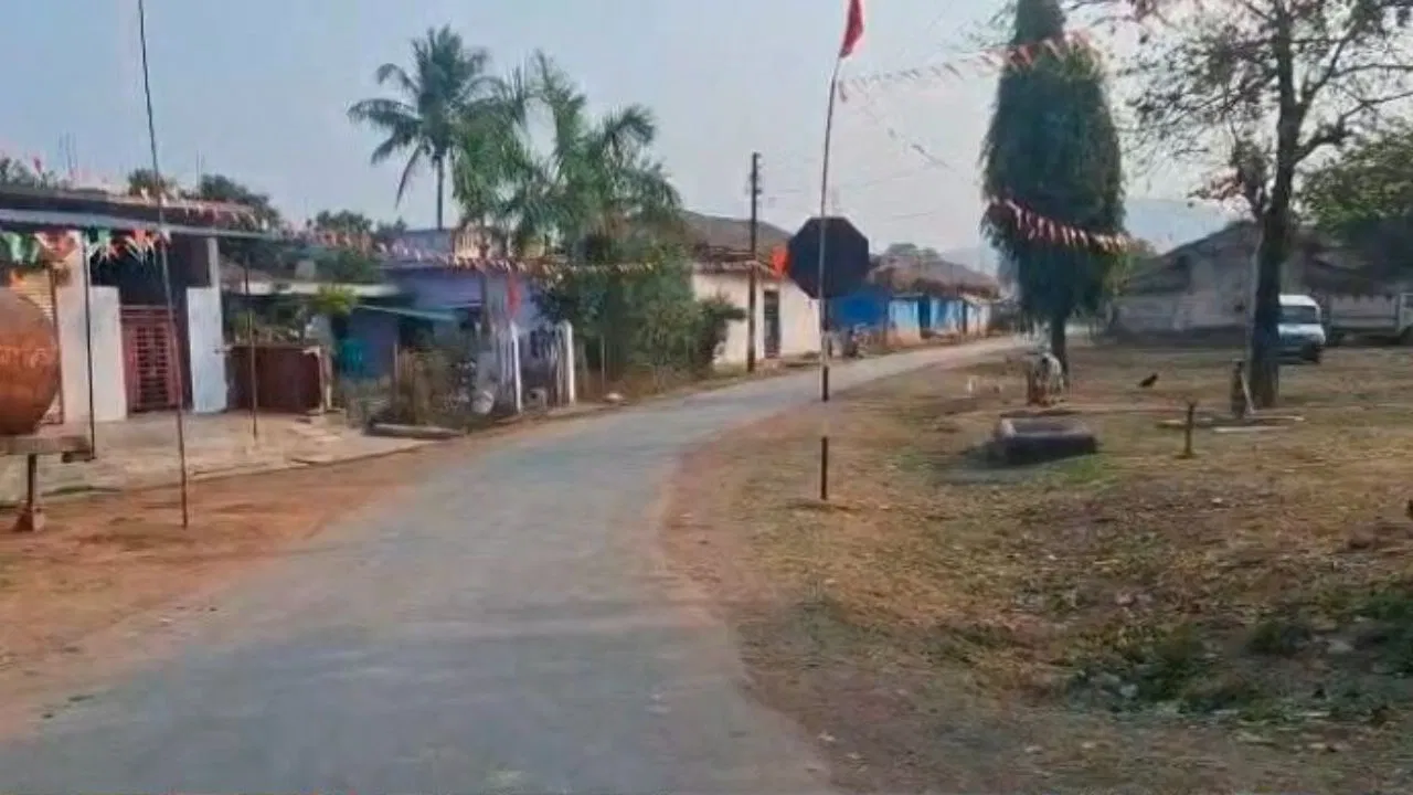 ‘स्कूल बस ड्राइवर को चलाने से रोका, दुकान से भी नहीं दे रहे सामान…’ बालाघाट के इस गांव में 10 परिवारों का बहिष्कार 'स्कूल बस ड्राइवर को चलाने से रोका, दुकान से भी नहीं दे रहे सामान...' बालाघाट के इस गांव में 10 परिवारों का बहिष्कार