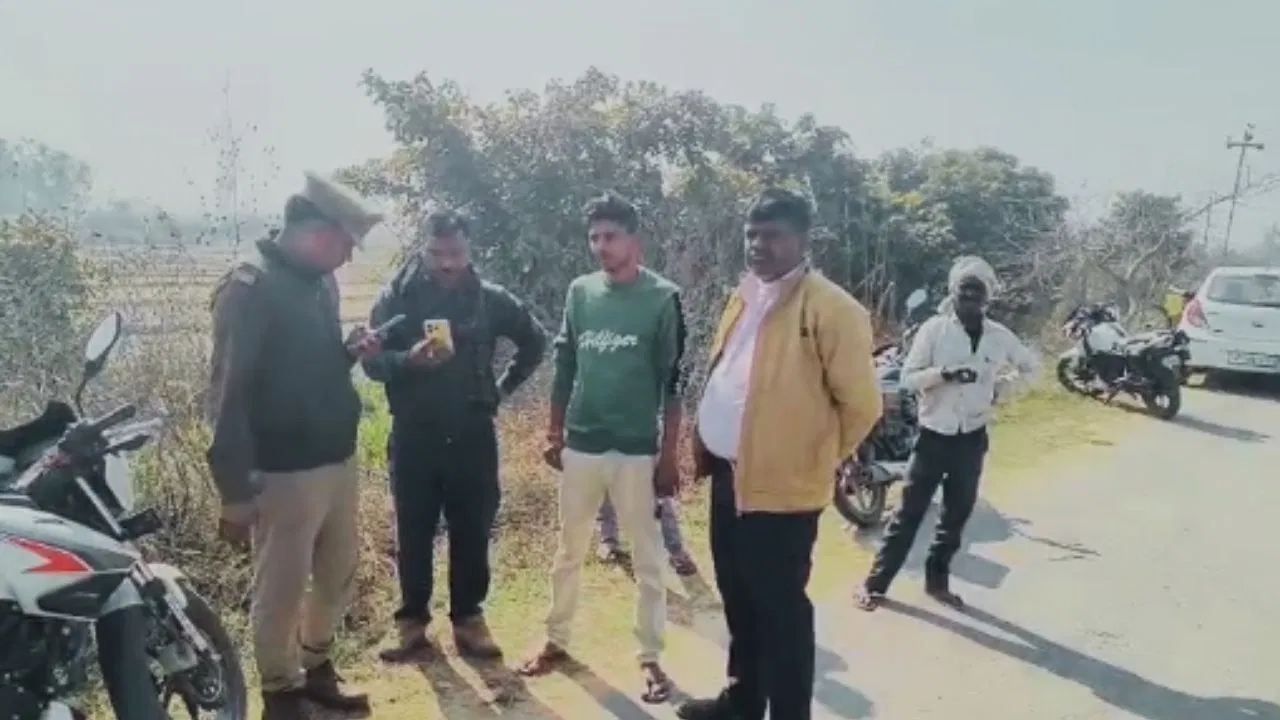 हरदोई में रिश्तों का कत्ल! दामाद ने पीट-पीटकर ससुर की ली जान, प्रसाद चढ़ाकर लौट रहा था बुजुर्ग हरदोई में रिश्तों का कत्ल! दामाद ने पीट-पीटकर ससुर की ली जान, प्रसाद चढ़ाकर लौट रहा था बुजुर्ग