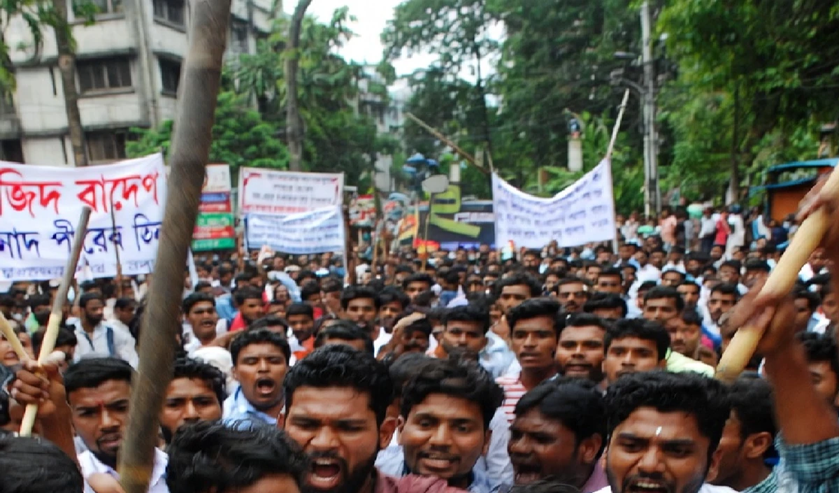 हाथ-पैर बंधे, खून से लथपथ… Bangladesh में Election से पहले हिंदू युवक की हत्या से हड़कंप हाथ-पैर बंधे, खून से लथपथ... Bangladesh में Election से पहले हिंदू युवक की हत्या से हड़कंप