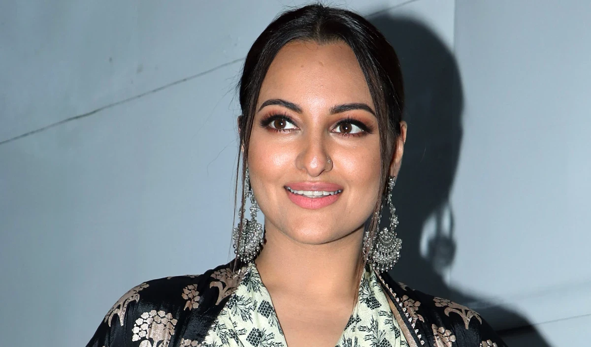 AI Chatbot बना रहे थे Sonakshi Sinha का अश्लील कंटेंट, Delhi High Court ने लगाया बैन AI Chatbot बना रहे थे Sonakshi Sinha का अश्लील कंटेंट, Delhi High Court ने लगाया बैन