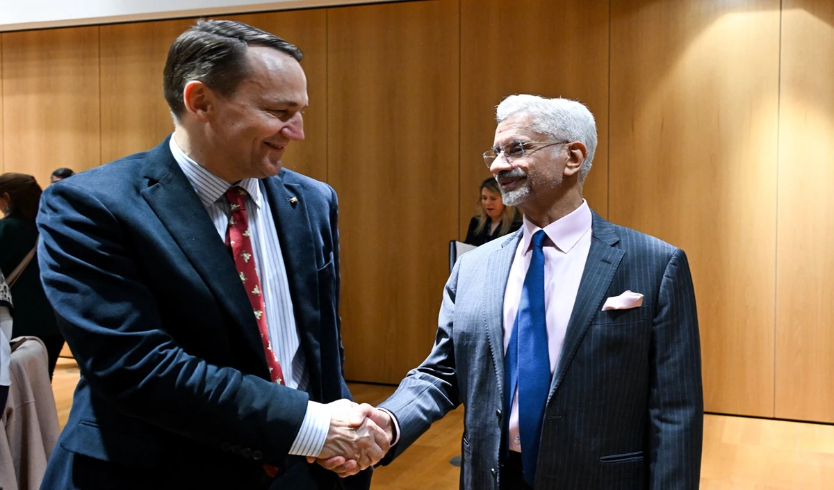 Brussels में S Jaishankar की दो टूक, बोले- West Asia संकट का हल सिर्फ संवाद और कूटनीति Brussels में S Jaishankar की दो टूक, बोले- West Asia संकट का हल सिर्फ संवाद और कूटनीति