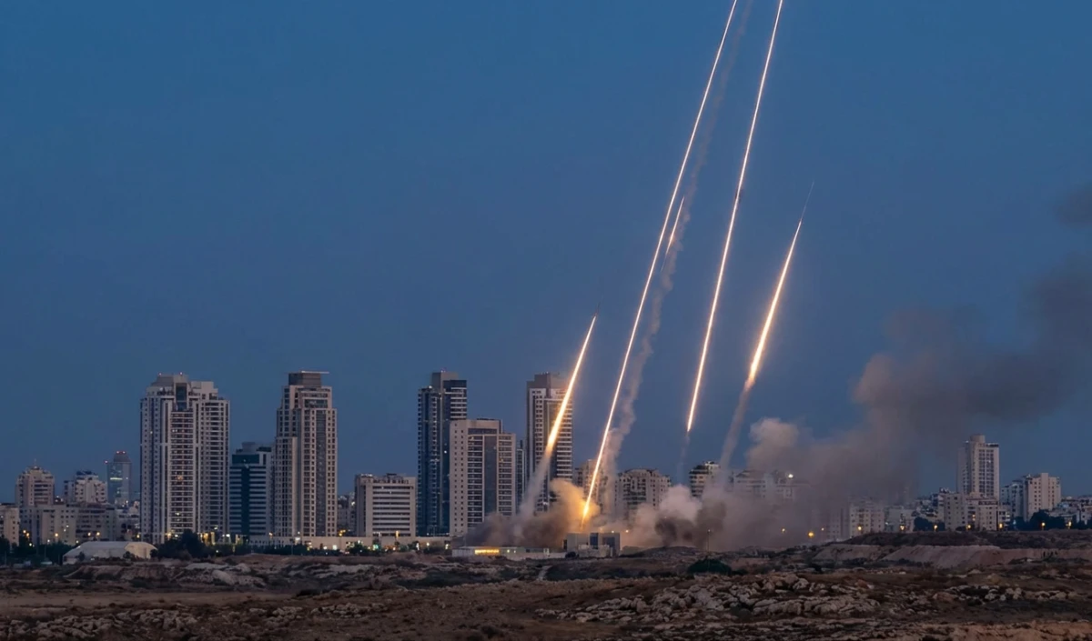 Middle East में तनाव चरम पर! बौखलाए Iran की Israel को चेतावनी- मिसाइलें बना रहे हैं, हमला करेंगे Middle East में तनाव चरम पर! बौखलाए Iran की Israel को चेतावनी- मिसाइलें बना रहे हैं, हमला करेंगे