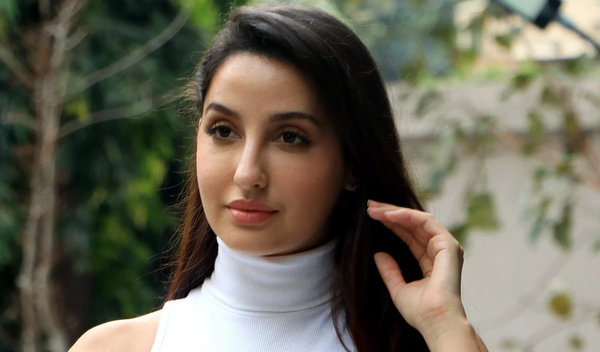 Nora Fatehi के Sarke Chunar पर आर-पार की जंग: Cine वर्कर्स एसोसिएशन पहुँचा सेंसर बोर्ड, मेकर्स के खिलाफ पुलिस में शिकायत दर्ज Nora Fatehi के Sarke Chunar पर आर-पार की जंग: Cine वर्कर्स एसोसिएशन पहुँचा सेंसर बोर्ड, मेकर्स के खिलाफ पुलिस में शिकायत दर्ज