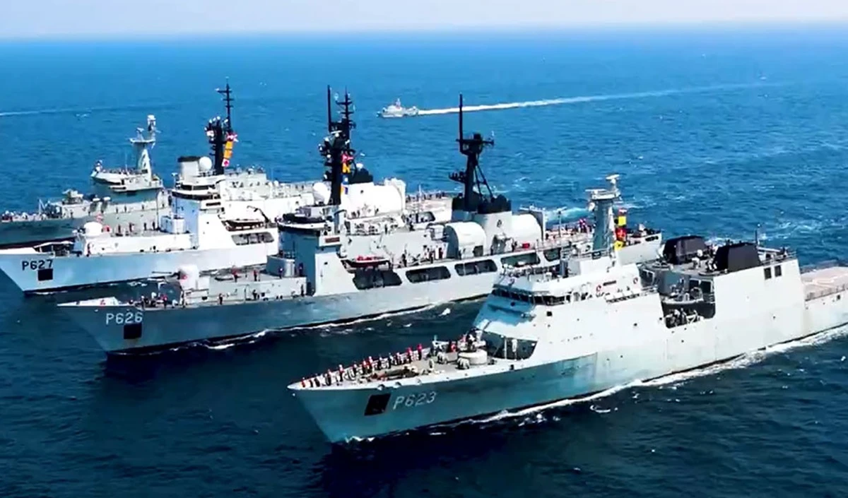 Sri Lanka Coast पर Iranian Ship पर Submarine Attack, 101 लोग लापता, किसने दिया इस Operation को अंजाम? Sri Lanka Coast पर Iranian Ship पर Submarine Attack, 101 लोग लापता, किसने दिया इस Operation को अंजाम?