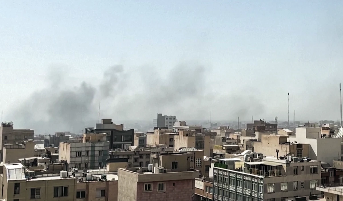 Tehran Mehrabad Airport Strikes | तेहरान के मेहराबाद एयरपोर्ट पर भारी बमबारी, नेतन्याहू ने दी और भीषण हमलों की चेतावनी Tehran Mehrabad Airport Strikes | तेहरान के मेहराबाद एयरपोर्ट पर भारी बमबारी, नेतन्याहू ने दी और भीषण हमलों की चेतावनी