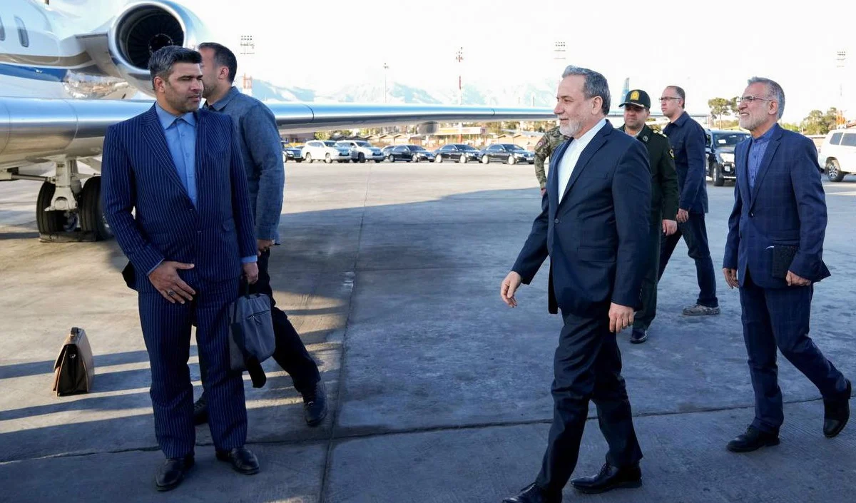 Iran-US War Ceasefire News | इस्लामाबाद बना मध्यस्थ, Abbas Araghchi के नेतृत्व में ईरानी प्रतिनिधिमंडल पाकिस्तान पहुँचा Iran-US War Ceasefire News | इस्लामाबाद बना मध्यस्थ, Abbas Araghchi के नेतृत्व में ईरानी प्रतिनिधिमंडल पाकिस्तान पहुँचा
