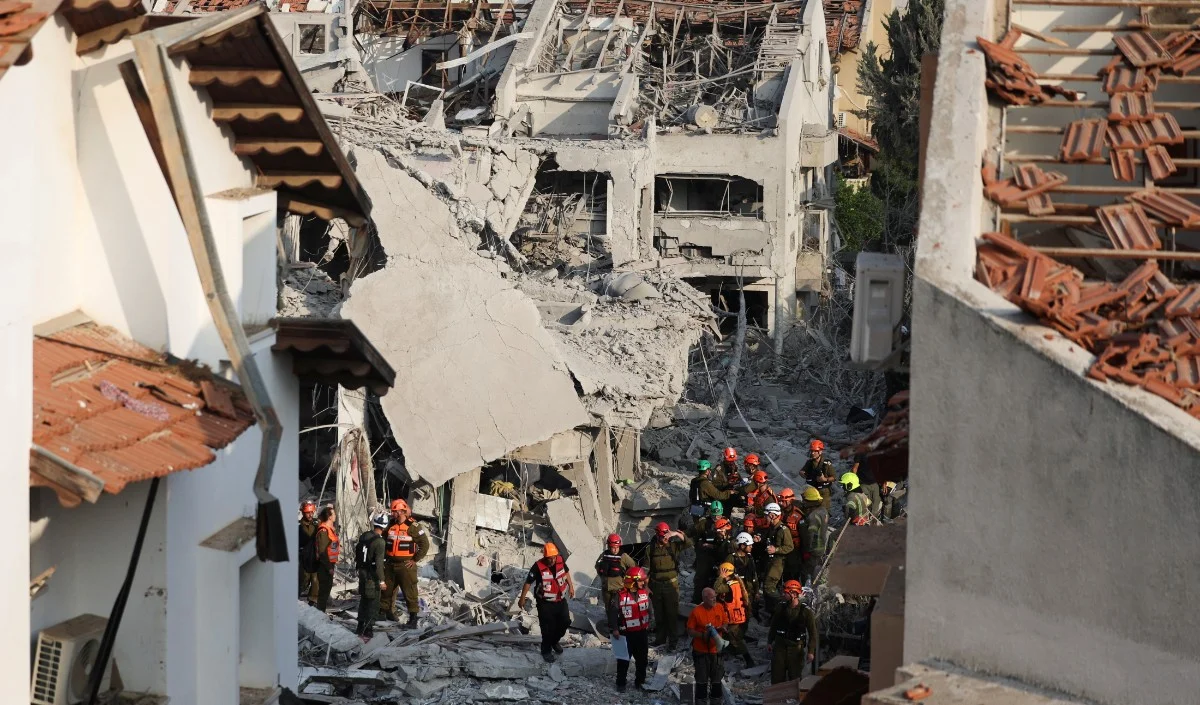 Israel-Lebanon War | महायुद्ध की आहट तेज! सीज़फ़ायर के बीच इज़रायल का बेरूत पर भीषण हमला, 182 की लोगों की मौत Israel-Lebanon War | महायुद्ध की आहट तेज! सीज़फ़ायर के बीच इज़रायल का बेरूत पर भीषण हमला, 182 की लोगों की मौत