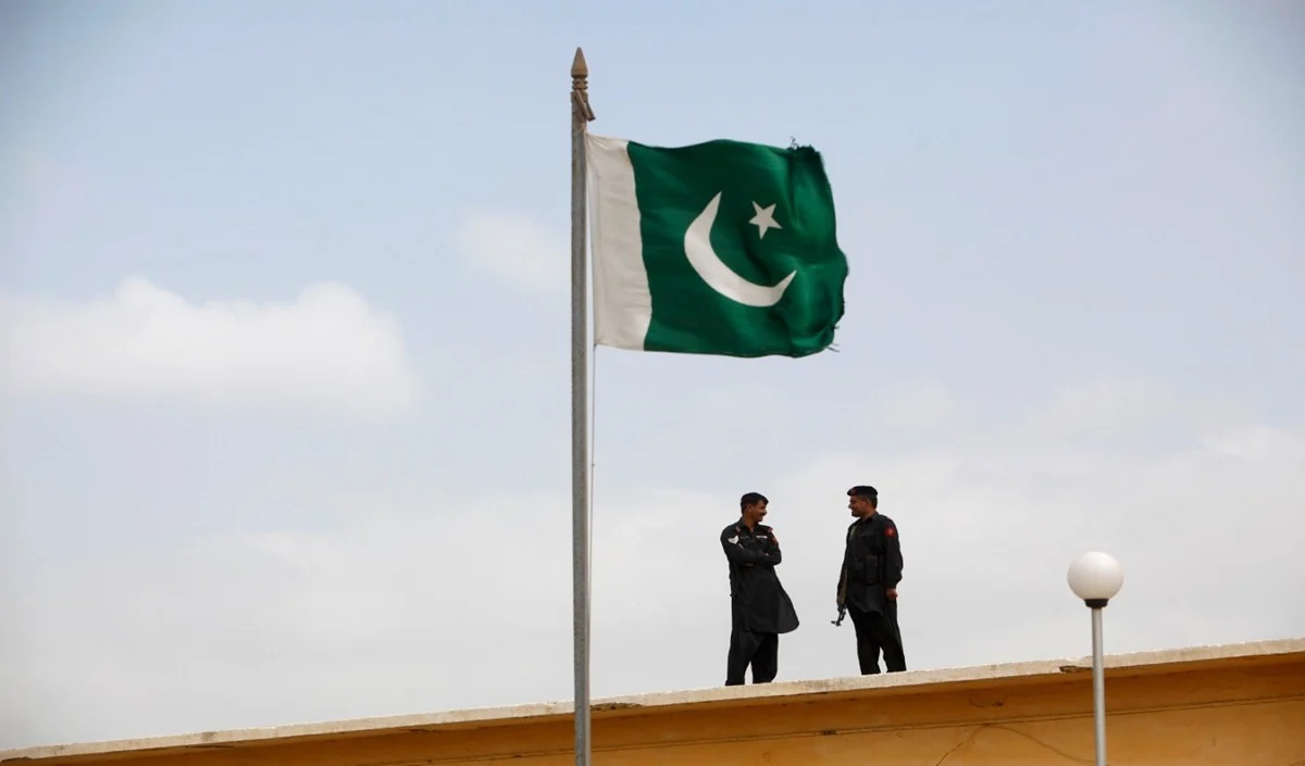 Pakistan की QAU में Leadership Crisis, छात्रों की डिग्री और प्रोफेसरों की सैलरी अटकी Pakistan में Petrol Price से हाहाकार! Sindh में दोगुनी महंगाई के खिलाफ सड़कों पर उतरी जनता
