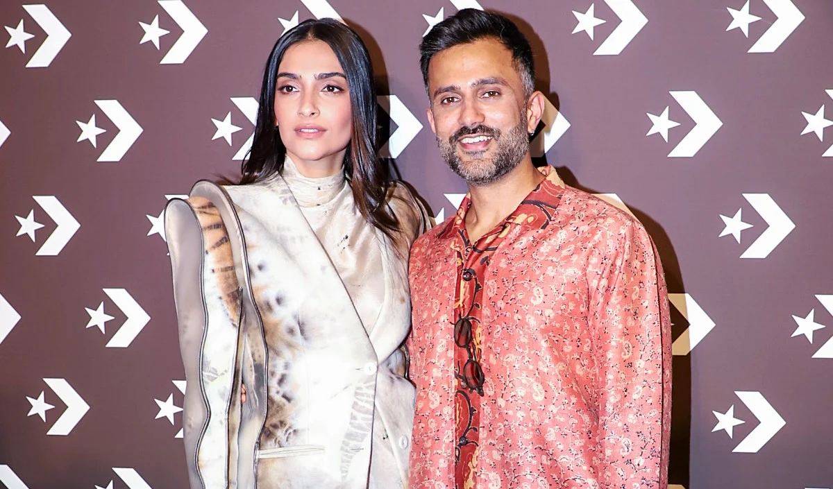 Sonam Kapoor ने दिखाई अपने ‘कंप्लीट’ परिवार की झलक: दूसरे बेटे और वायु के साथ बिताए लम्हों को बताया ‘एक सपना’ Sonam Kapoor ने दिखाई अपने 'कंप्लीट' परिवार की झलक: दूसरे बेटे और वायु के साथ बिताए लम्हों को बताया 'एक सपना'