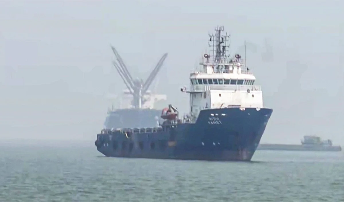 Strait of Hormuz पर US की नाकेबंदी के बावजूद मुंबई पहुँच रहे हैं तेल टैंकर: जानिए क्या है वो ‘सीक्रेट’ रास्ता Strait of Hormuz पर US की नाकेबंदी के बावजूद मुंबई पहुँच रहे हैं तेल टैंकर: जानिए क्या है वो 'सीक्रेट' रास्ता