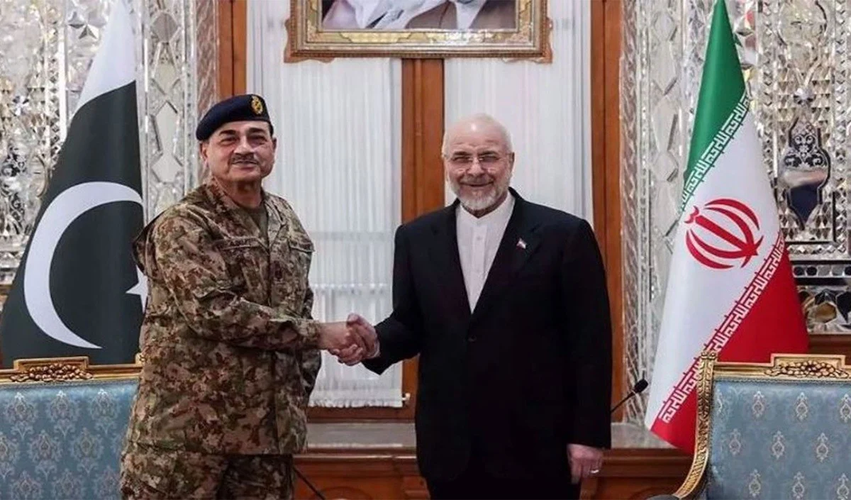 West Asia में तनाव घटाने का Mission, Pakistani Army Chief Asim Munir पहुंचे Tehran West Asia में तनाव घटाने का Mission, Pakistani Army Chief Asim Munir पहुंचे Tehran