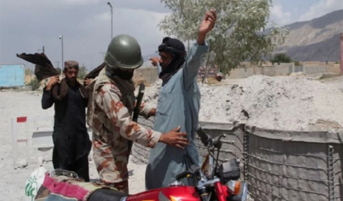 Balochistan के Mashkay में मुनीर की सेना का ‘कर्फ्यू टॉर्चर’, खाने-दवा को तरस रहे लोग Balochistan के Mashkay में मुनीर की सेना का 'कर्फ्यू टॉर्चर', खाने-दवा को तरस रहे लोग