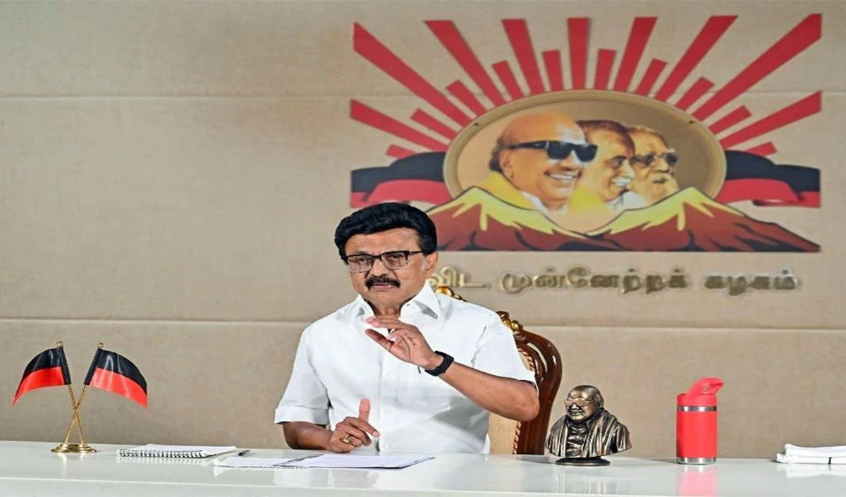 Tamil Nadu में सियासी संकट: Stalin ने Governor से कहा- नई सरकार बनाने में देरी ठीक नहीं। Tamil Nadu में सियासी संकट: Stalin ने Governor से कहा- नई सरकार बनाने में देरी ठीक नहीं।