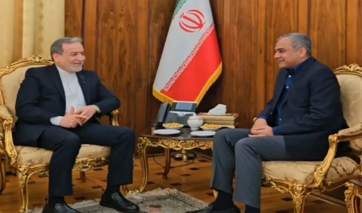 US-Iran के बीच ‘महाडील’ कराने निकला Pakistan, गृह मंत्री की Tehran में अहम बैठक US-Iran के बीच 'महाडील' कराने निकला Pakistan, गृह मंत्री की Tehran में अहम बैठक