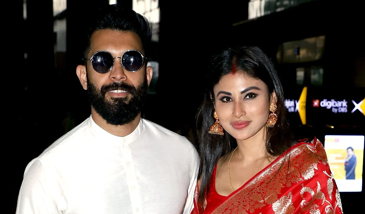 ‘कोई तीसरा व्यक्ति शामिल नहीं’, Mouni Roy के पति Suraj Nambiar ने अलगाव की खबरों के बीच ‘बेबुनियाद’ अफवाहों को सिरे से नकारा 'कोई तीसरा व्यक्ति शामिल नहीं', Mouni Roy के पति Suraj Nambiar ने अलगाव की खबरों के बीच 'बेबुनियाद' अफवाहों को सिरे से नकारा