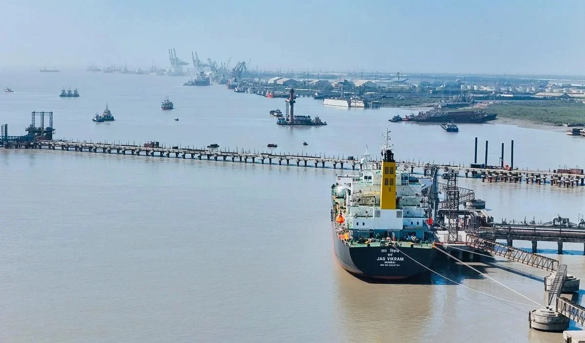 3 महीने बाद Strait of Hormuz से निकला पहला तिरंगा लगा जहाज, LNG Carrier ‘Disha’ ने बढ़ाया देश का मान 3 महीने बाद Strait of Hormuz से निकला पहला तिरंगा लगा जहाज, LNG Carrier 'Disha' ने बढ़ाया देश का मान