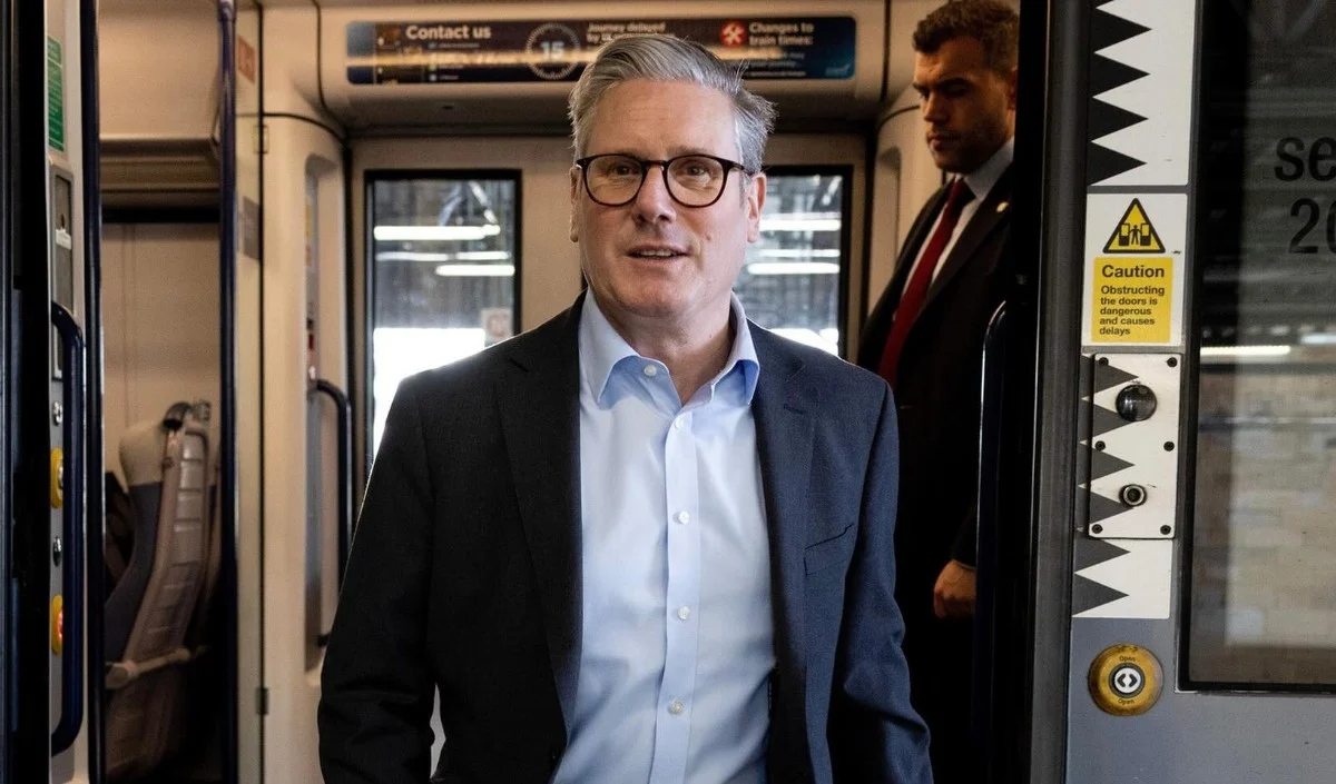 Britain में सियासी भूचाल, अपनी ही पार्टी में घिरे PM Keir Starmer, इस्तीफे की अटकलें हुईं तेज Britain में सियासी भूचाल, अपनी ही पार्टी में घिरे PM Keir Starmer, इस्तीफे की अटकलें हुईं तेज