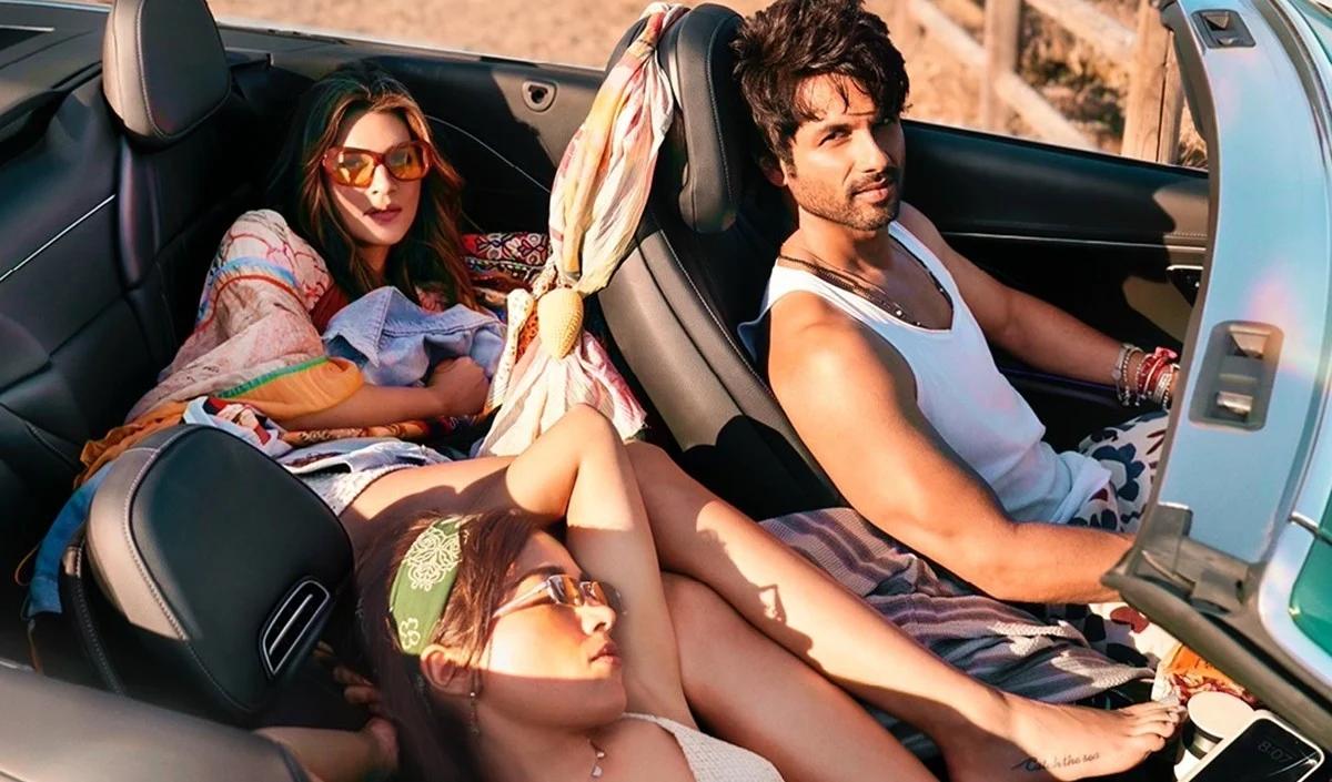 Cocktail 2 Movie Review: चकाचौंध से भरपूर, लेकिन पटकथा में झोल! फीका रह गया इस त्रिकोणीय प्रेम कहानी का स्वाद Cocktail 2 Movie Review: चकाचौंध से भरपूर, लेकिन पटकथा में झोल! फीका रह गया इस त्रिकोणीय प्रेम कहानी का स्वाद