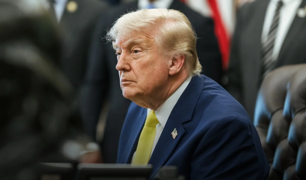 Donald Trump का Iran को अल्टीमेटम, Hormuz Strait में Toll Tax वसूला तो खैर नहीं Donald Trump का Iran को अल्टीमेटम, Hormuz Strait में Toll Tax वसूला तो खैर नहीं