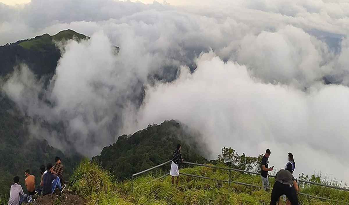 June Travel Tips: दिल्ली की गर्मी से चाहिए राहत? Weekend Trip पर जाएं ‘बादलों के देश’ Lansdowne June Travel Tips: दिल्ली की गर्मी से चाहिए राहत? Weekend Trip पर जाएं 'बादलों के देश' Lansdowne