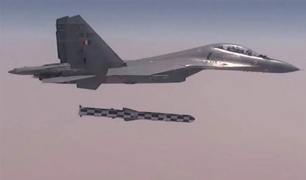 Pakistan Air Force का विमान Khyber Pakhtunkhwa में हुआ Crash, दो पायलटों की दर्दनाक मौत। Pakistan Air Force का विमान Khyber Pakhtunkhwa में हुआ Crash, दो पायलटों की दर्दनाक मौत।