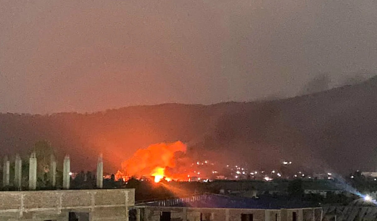 Qatar Gas Facility Fire | रास लफ़्फान औद्योगिक क्षेत्र के गैस टर्मिनल में भीषण विस्फोट, 54 घायल और 18 लापता Qatar Gas Facility Fire | रास लफ़्फान औद्योगिक क्षेत्र के गैस टर्मिनल में भीषण विस्फोट, 54 घायल और 18 लापता