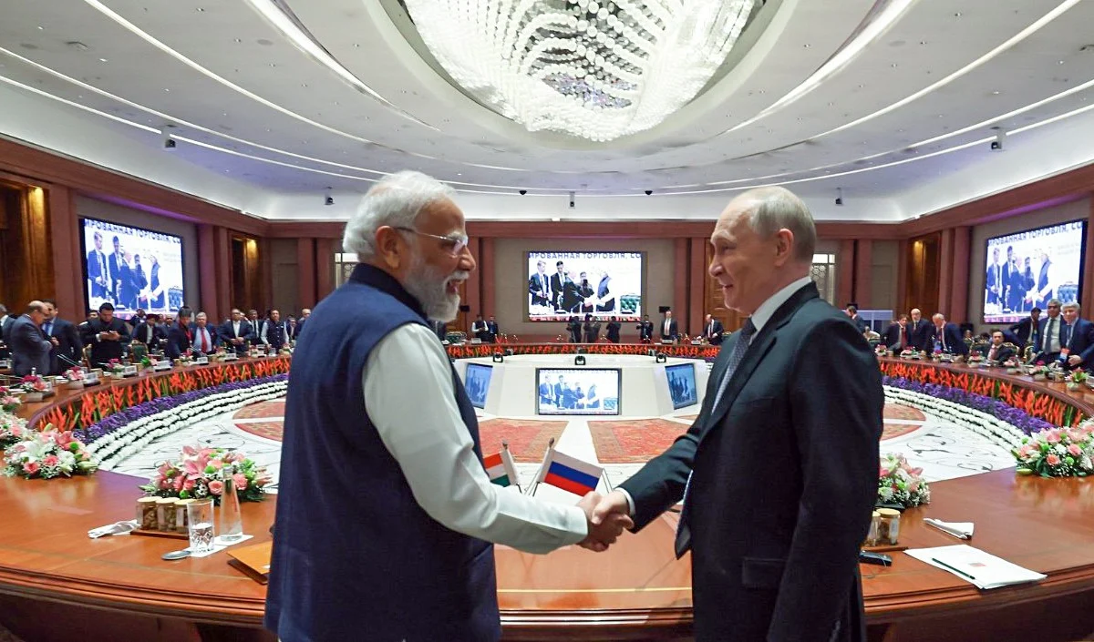 Russia से भारत की तेल दोस्ती गहरी, US की पाबंदी के बावजूद Crude Oil आयात 21% बढ़ा Russia से भारत की तेल दोस्ती गहरी, US की पाबंदी के बावजूद Crude Oil आयात 21% बढ़ा
