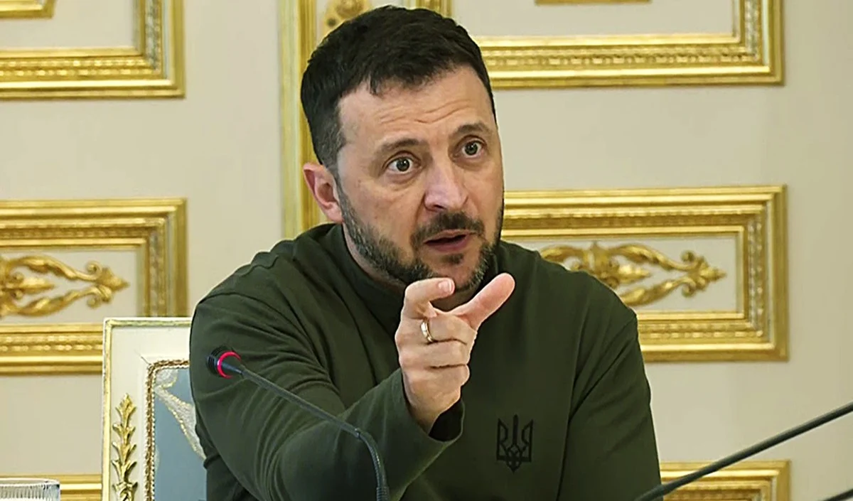 Ukraine Targets Russian Fuel | रूस की ‘इकोनॉमिक लाइफलाइन’ पर यूक्रेन का प्रहार! क्रीमिया के तेल प्रतिष्ठानों में आग लगी | Ukraine Russia War Ukraine Targets Russian Fuel | रूस की 'इकोनॉमिक लाइफलाइन' पर यूक्रेन का प्रहार! क्रीमिया के तेल प्रतिष्ठानों में आग लगी | Ukraine Russia War
