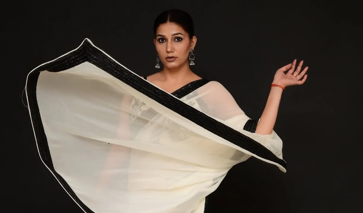 पति Veer Sahu से कोर्ट में जंग, Social Media पर Sapna Choudhary का तंज- मैं बदला नहीं लेती पति Veer Sahu से कोर्ट में जंग, Social Media पर Sapna Choudhary का तंज- मैं बदला नहीं लेती