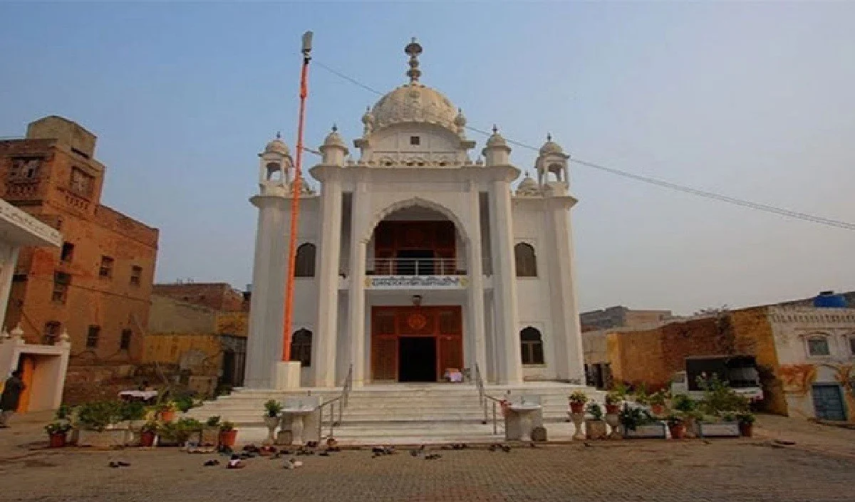 पाकिस्तान के Khyber Pakhtunkhwa में फिर टारगेट पर सिख, Gurudwara में घुसकर बुजुर्ग दंपत्ति की हत्या पाकिस्तान के Khyber Pakhtunkhwa में फिर टारगेट पर सिख, Gurudwara में घुसकर बुजुर्ग दंपत्ति की हत्या