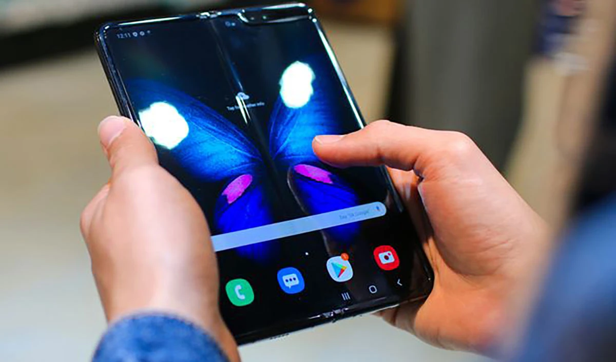 Apple ला रहा फोल्डेबल iPhone Ultra! 7.8-इंच स्क्रीन और A20 Pro चिपसेट से मचेगी धूम Apple ला रहा फोल्डेबल iPhone Ultra! 7.8-इंच स्क्रीन और A20 Pro चिपसेट से मचेगी धूम