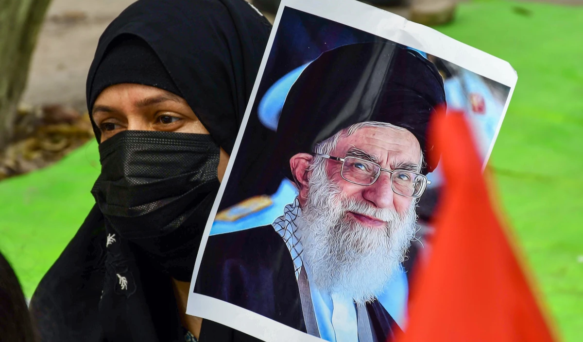 Ayatollah Ali Khamenei Life Story | अयातुल्ला अली खामेनेई सुपुर्द-ए-खाक, 37 साल तक किया शासन, एक मदरसे के छात्र से ईरान के सर्वोच्च नेता बनने तक का सफर Ayatollah Ali Khamenei Life Story | अयातुल्ला अली खामेनेई सुपुर्द-ए-खाक, 37 साल तक किया शासन, एक मदरसे के छात्र से ईरान के सर्वोच्च नेता बनने तक का सफर