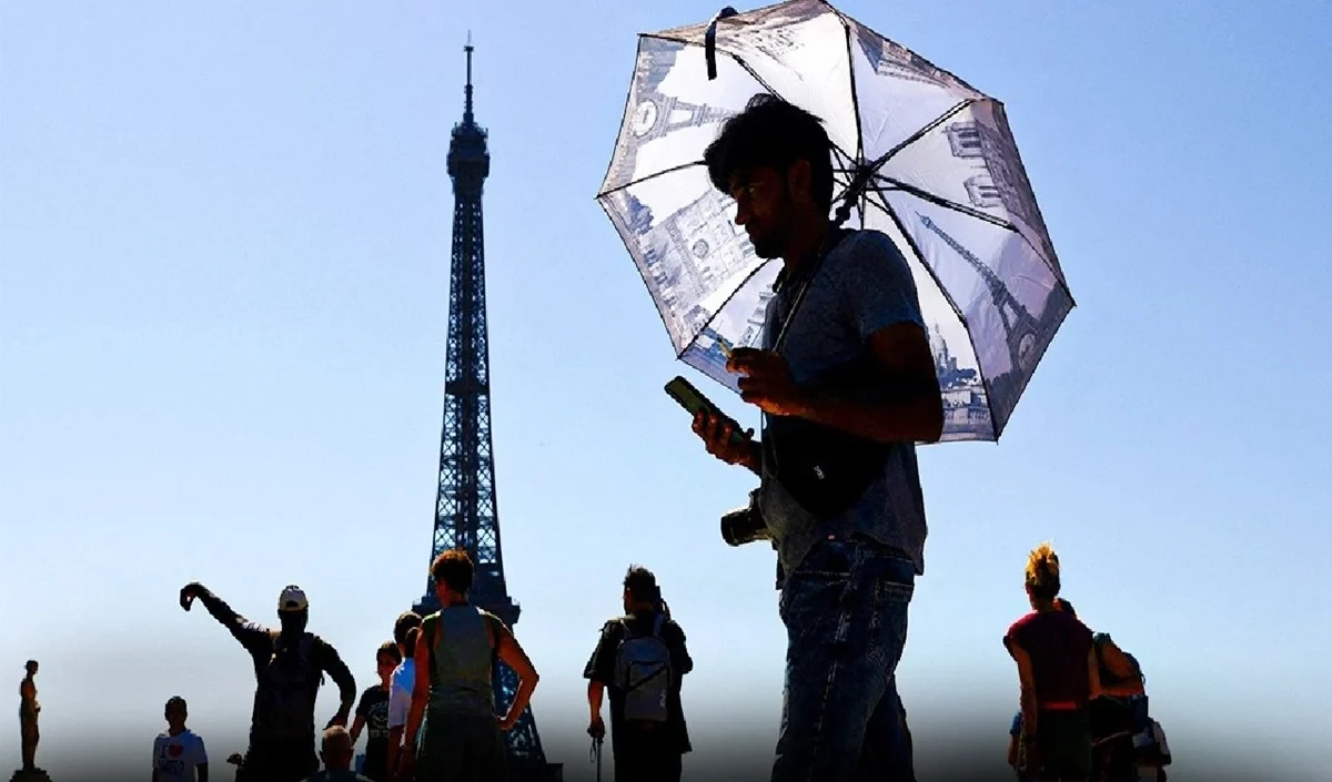 Europe में जानलेवा Heatwave का कहर, 2003 जैसे संकट की आहट, मौत का आंकड़ा बढ़ा Europe में जानलेवा Heatwave का कहर, 2003 जैसे संकट की आहट, मौत का आंकड़ा बढ़ा
