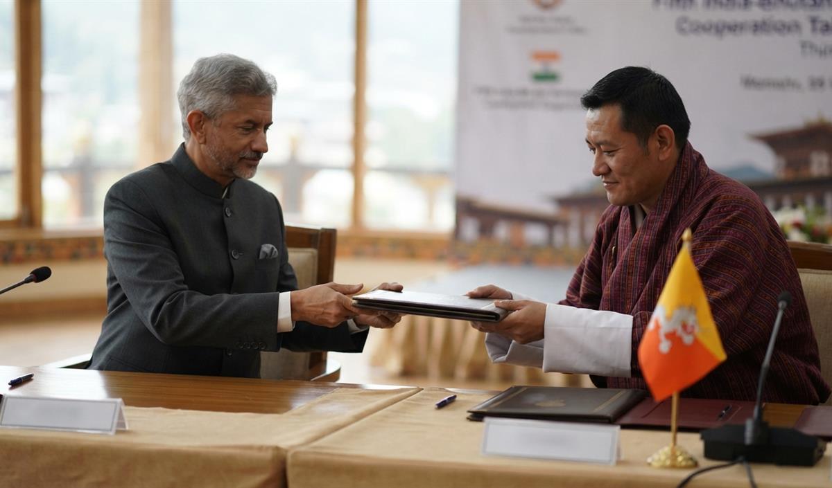 India और Bhutan ने विकास साझेदारी की समीक्षा की, 4,000 करोड़ रुपये के ऋण समझौते पर हस्ताक्षर India और Bhutan ने विकास साझेदारी की समीक्षा की, 4,000 करोड़ रुपये के ऋण समझौते पर हस्ताक्षर