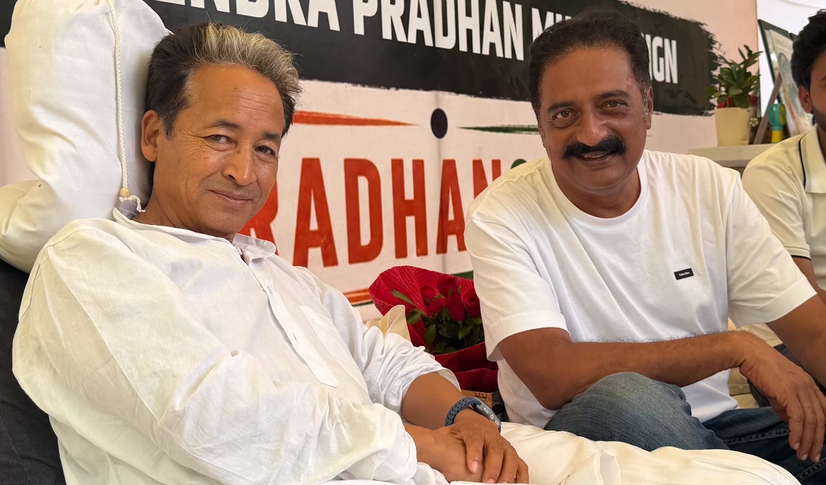 Jantar Mantar पहुंचे Prakash Raj, सोनम वांगचुक से की मुलाकात, देखें तस्वीरें Jantar Mantar पहुंचे Prakash Raj, सोनम वांगचुक से की मुलाकात, देखें तस्वीरें