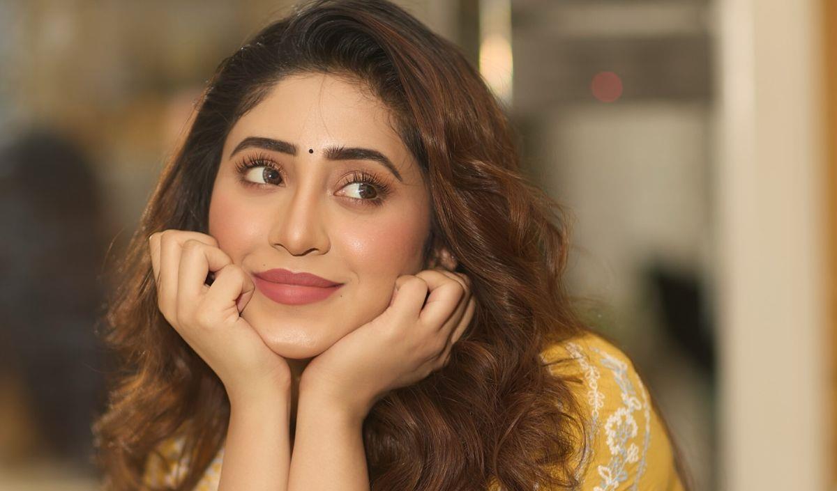 Lock Upp 2 में पिता के बिजनेस में घाटे की बात कह फंसीं Shivangi Joshi, दर्शकों ने लगा दी क्लास Lock Upp 2 में पिता के बिजनेस में घाटे की बात कह फंसीं Shivangi Joshi, दर्शकों ने लगा दी क्लास