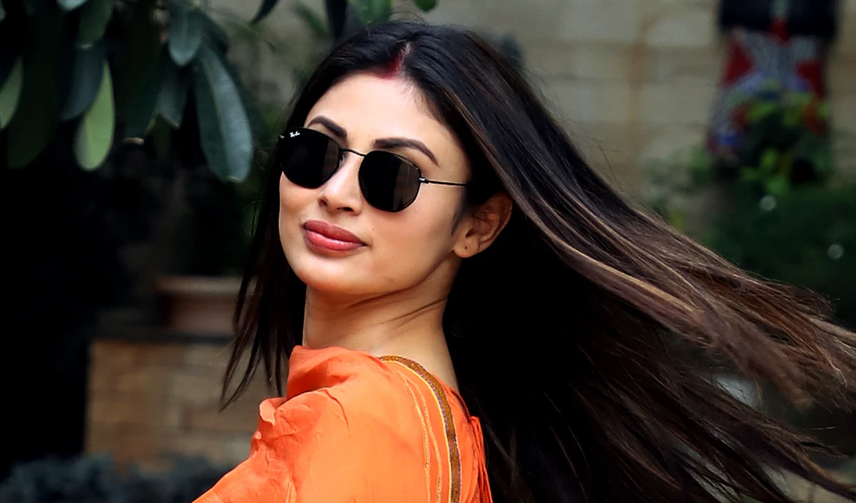 Mouni Roy Paparazzi Fight | ‘मेरे पीछे मत आना…’, कार के अंदर फोटो खींचने पर पैपराजी पर भड़कीं मौनी रॉय, वीडियो वायरल Mouni Roy Paparazzi Fight | 'मेरे पीछे मत आना...', कार के अंदर फोटो खींचने पर पैपराजी पर भड़कीं मौनी रॉय, वीडियो वायरल