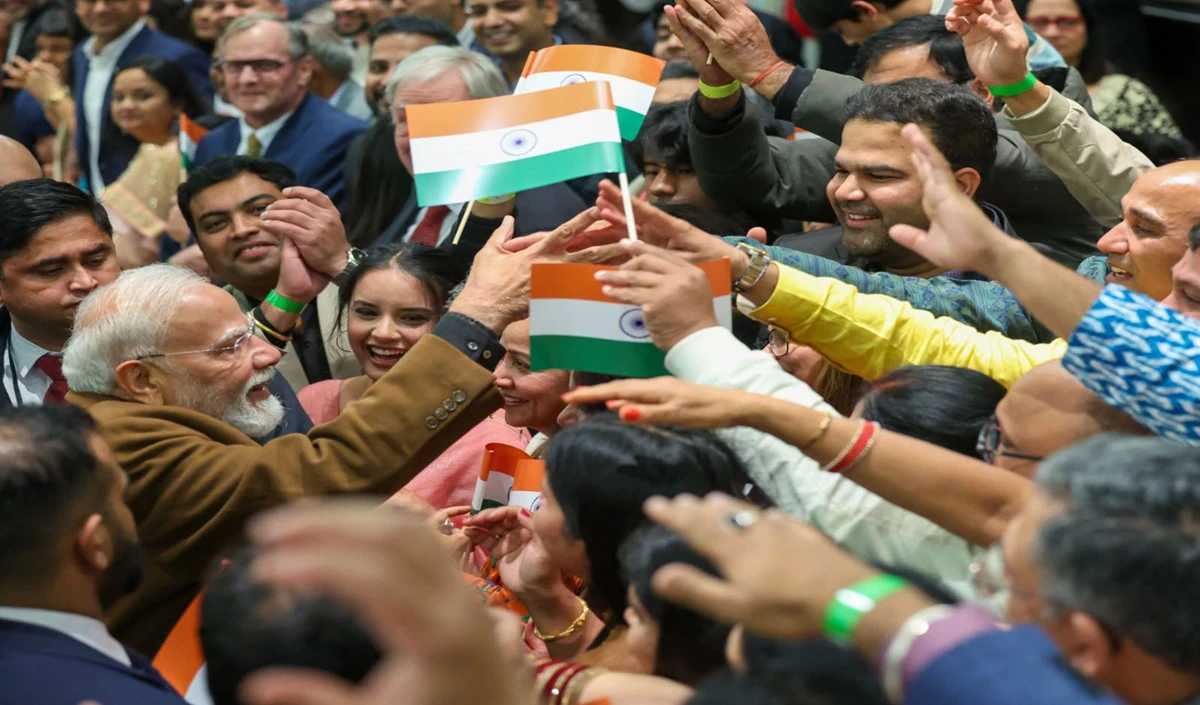 New Zealand में प्रवासी भारतीयों से मिले PM Modi, बोले- भारत संग आपका रिश्ता अटूट है New Zealand में प्रवासी भारतीयों से मिले PM Modi, बोले- भारत संग आपका रिश्ता अटूट है