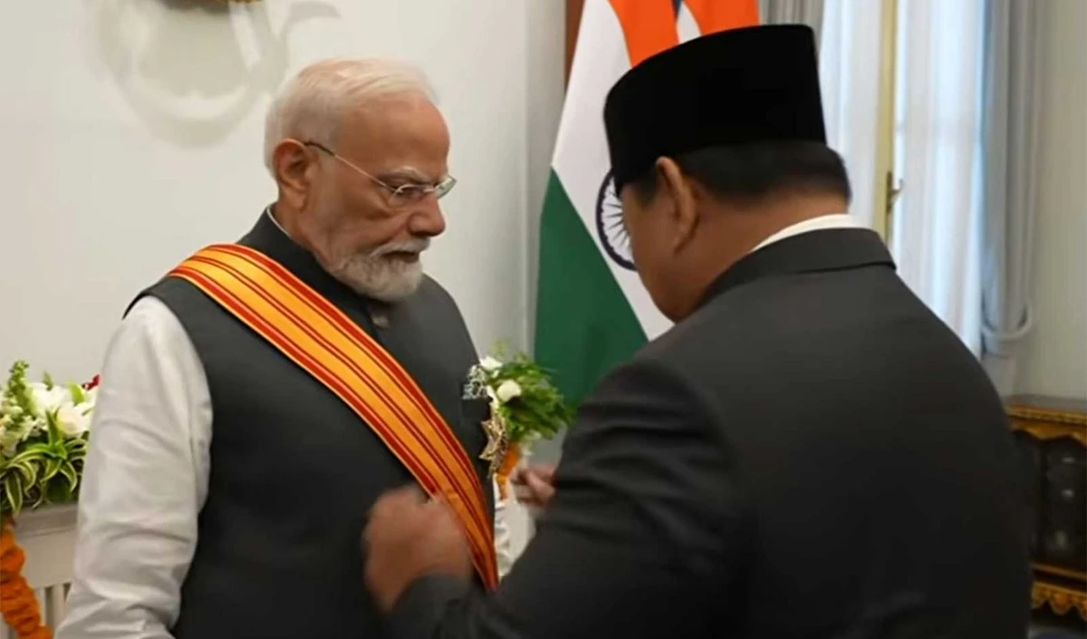 PM Modi को इंडोनेशिया का सर्वोच्च सम्मान, Sabang Port और Defence Deal से चीन की बढ़ी टेंशन! PM Modi को इंडोनेशिया का सर्वोच्च सम्मान, Sabang Port और Defence Deal से चीन की बढ़ी टेंशन!