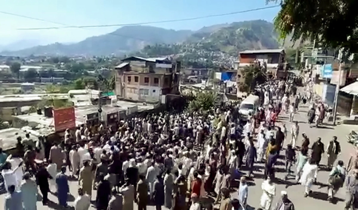 PoJK Crisis: Rawalakot में सुरक्षा बलों की बर्बरता, JKJAAC का Target Killing आरोप PoJK Crisis: Rawalakot में सुरक्षा बलों की बर्बरता, JKJAAC का Target Killing आरोप