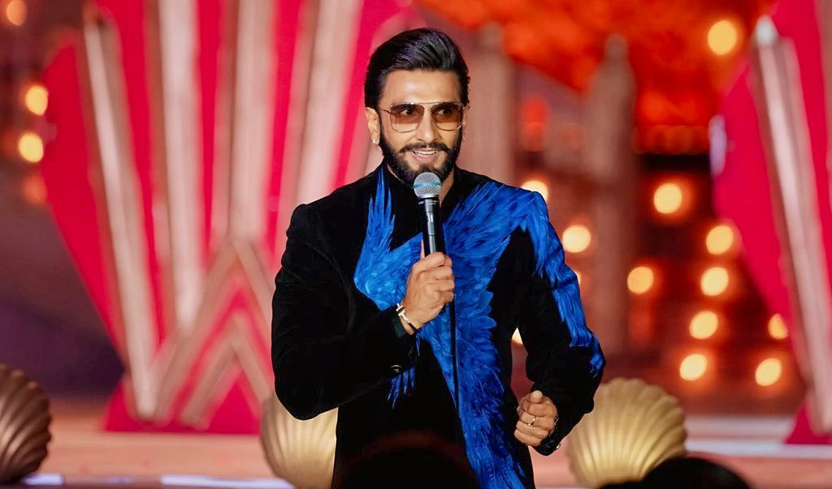 Ranveer Singh Birthday | लगातार फ्लॉप के तिरस्कार से ‘धुरंधर’ की सुनामी तक: जब सबने रणवीर सिंह पर शक किया, लेकिन ‘बाजीराव’ ने रच दिया इतिहास Ranveer Singh Birthday | लगातार फ्लॉप के तिरस्कार से 'धुरंधर' की सुनामी तक: जब सबने रणवीर सिंह पर शक किया, लेकिन 'बाजीराव' ने रच दिया इतिहास