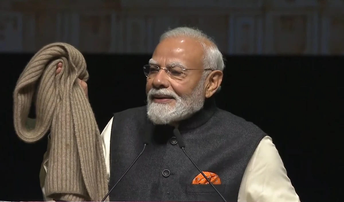 आज भी मेरे पास है…25 साल पुराना मफलर दिखा न्यूजीलैंड के ‘मिनी इंडिया’ में भावुक हुए PM मोदी आज भी मेरे पास है...25 साल पुराना मफलर दिखा न्यूजीलैंड के 'मिनी इंडिया' में भावुक हुए PM मोदी