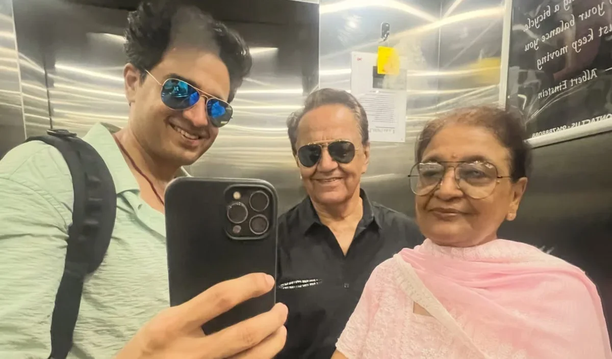 Gaurav Khanna माता-पिता के साथ मसूरी वेकेशन पर निकले, बारिश में फंसे तो ऐसे किया एन्जॉय Gaurav Khanna माता-पिता के साथ मसूरी वेकेशन पर निकले, बारिश में फंसे तो ऐसे किया एन्जॉय