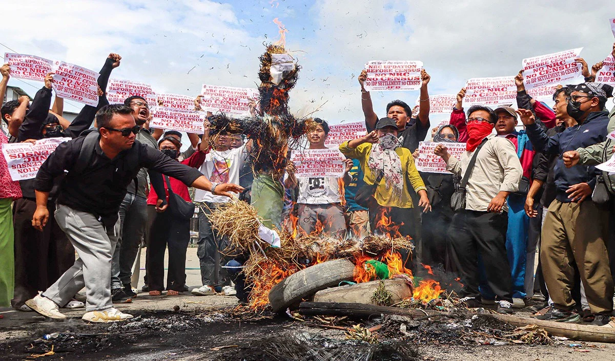 Manipur में ‘No NRC, No Census’ आंदोलन क्यों पकड़ रहा रफ्तार? आखिर क्यों सड़कों पर उतर रही है जनता? Manipur में 'No NRC, No Census' आंदोलन क्यों पकड़ रहा रफ्तार? आखिर क्यों सड़कों पर उतर रही है जनता?