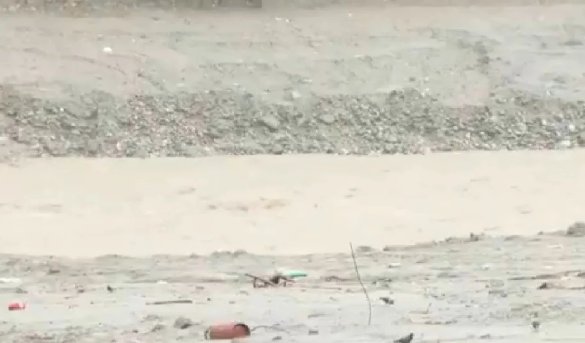 Nepal Flood Crisis: मौत का आंकड़ा 626 पहुंचा, बचाव के लिए भारत से भेजी गई 11 सदस्यों की स्पेशल टीम Nepal Flood Crisis: मौत का आंकड़ा 626 पहुंचा, बचाव के लिए भारत से भेजी गई 11 सदस्यों की स्पेशल टीम