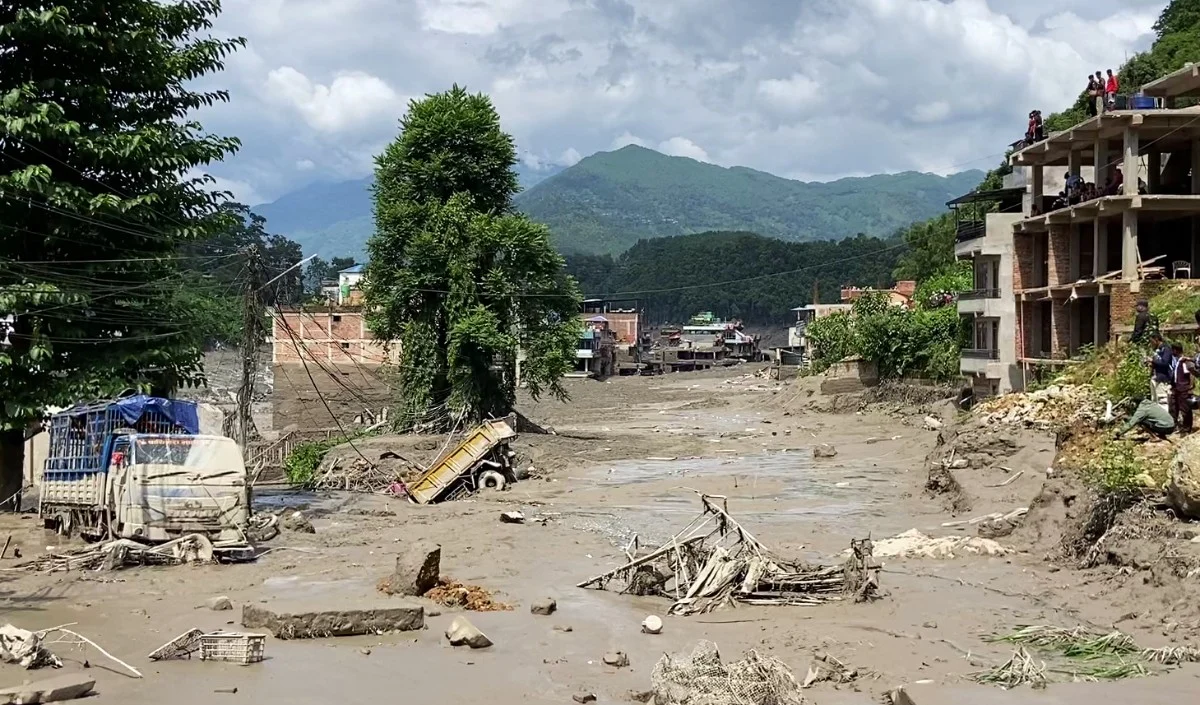 Nepal में भीषण Flood, 105 Indian समेत 400 लोग Missing, चारों ओर तबाही Nepal में भीषण Flood, 105 Indian समेत 400 लोग Missing, चारों ओर तबाही